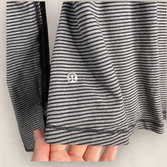 Lululemon Women’s Faux Wrap Athletic Top Size 4 0062 - Picture 5 of 6